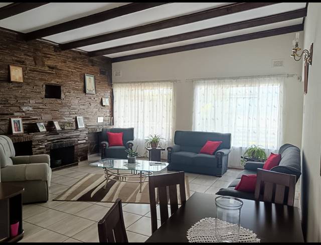 4 BEDROOM HOUSE FOR SALE IN WOODLANDS